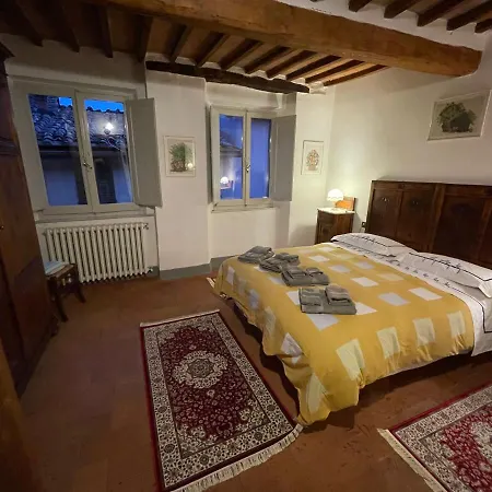 Pulcinella Tipico Centro Storico Montepulciano