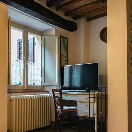 Pulcinella Tipico Centro Storico Montepulciano Stazione